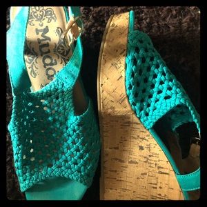 Mudd Teal Wedge Sandal. Like new! Size 9M.